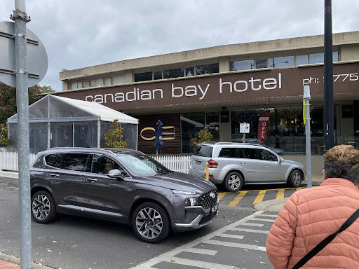 bank Canadian Bay Hotel