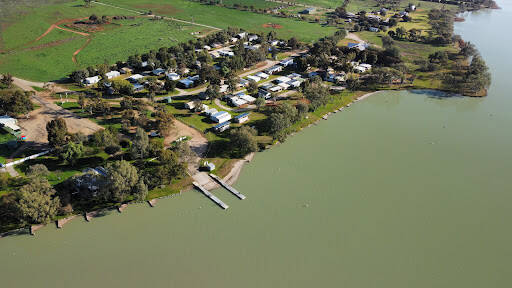 bank Lake Charm Foreshore Caravan Park