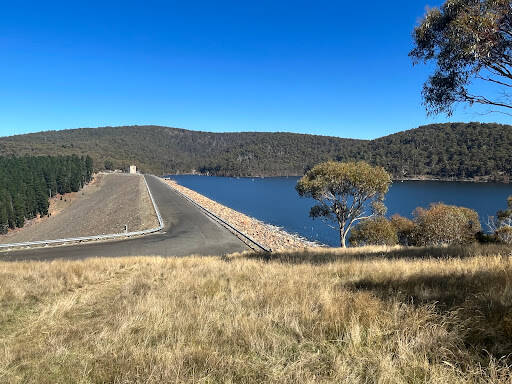 bank Lake Eucumbene Dam Wall
