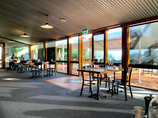 bank Magpies Nest Restaurant