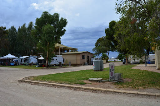 bank Pelican Waters Lake Charm