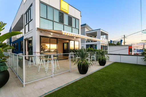 bank Ray White Woody Point