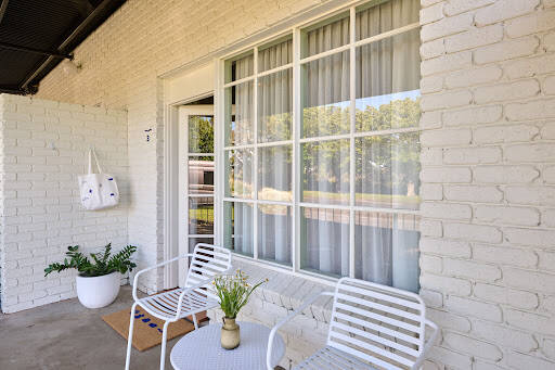 bank River Drive Motel