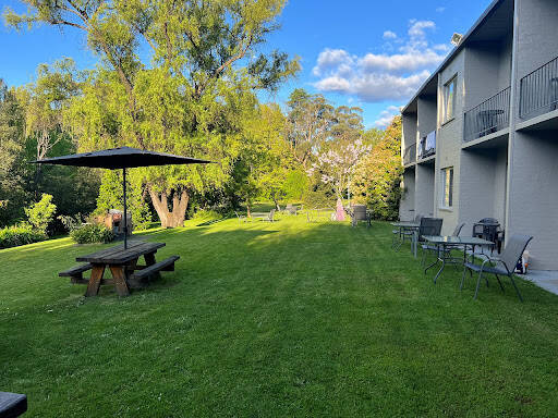 bank Riverbank Park Motel