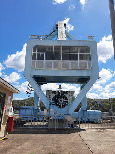 bank Warragamba Dam